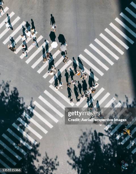 top view of city street crossing - people walking from above stock-fotos und bilder