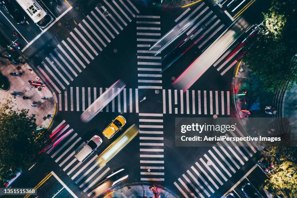 drone view of city street crossing at night - crossing sign fotografías e imágenes de stock