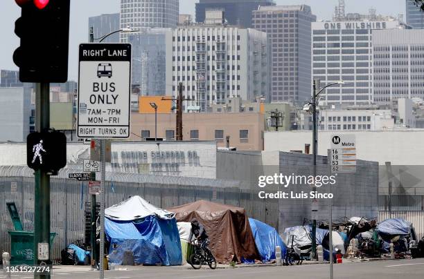 Homeless Connection Line Homeless People In Line Photos and Premium High Res Pictures - Getty Images