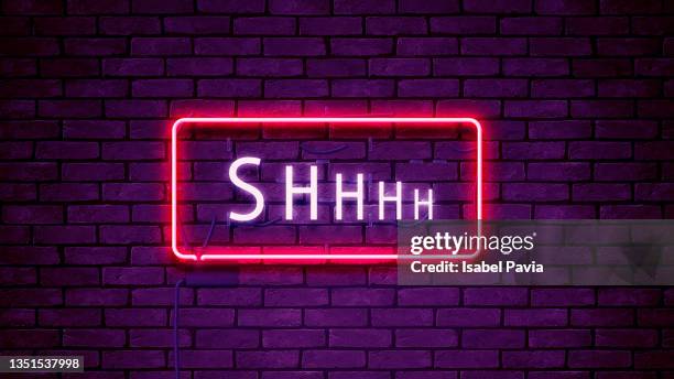 "shhhh" sign in neon lights - silence foto e immagini stock