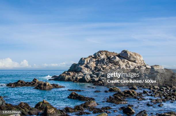 scenic view of rocks in sea against sky,chile - littoral rocheux photos et images de collection