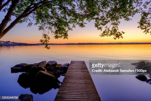 scenic view of lake against sky during sunset,tampere,finland - tampere finland stockfoto's en -beelden
