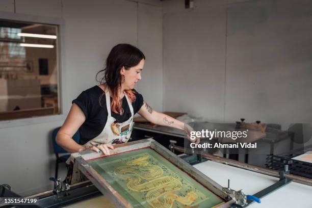 Printmaker Working Screen Printing Paint Photos and Premium High Res Pictures - Getty Images