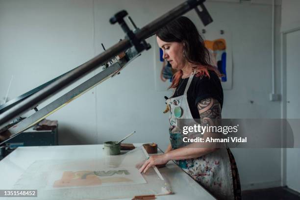 Printmaker Working Screen Printing Press Photos and Premium High Res Pictures - Getty Images