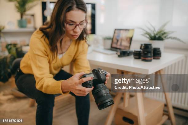young photographer working in her studio - creative director stock pictures, royalty-free photos & images