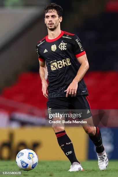 Rodrigo Caio of Flamengo controls the ball during a match between Flamengo and Atletico Goianiense as part of Brasileirao 2021 at Maracana Stadium on...