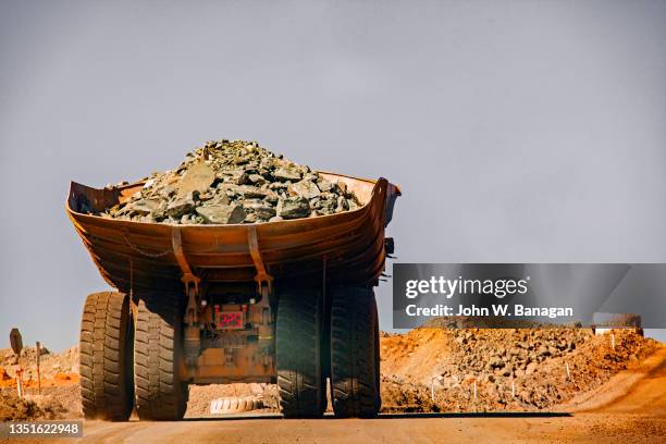 dumper truck at the tom price iron ore mine in pilbara, western australia. - banagan dumper truck stock pictures, royalty-free photos & images