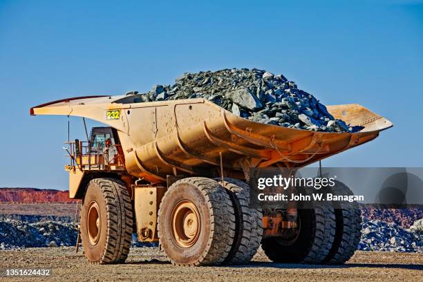 dumper truck , kalgoorlie boulder  super pit gold mine, - banagan dumper truck stock pictures, royalty-free photos & images