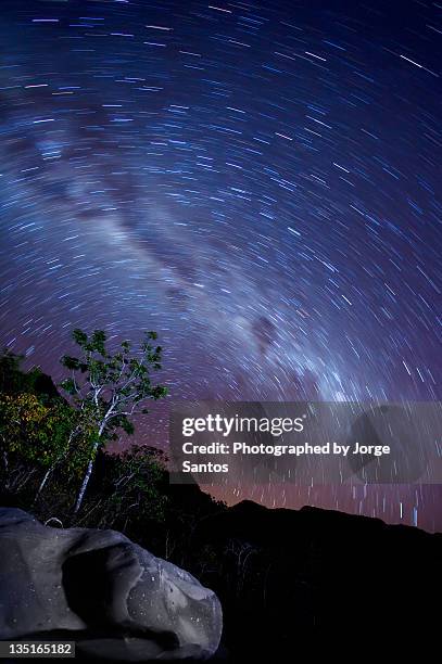 milky way - chapada dos veadeiros stock-fotos und bilder