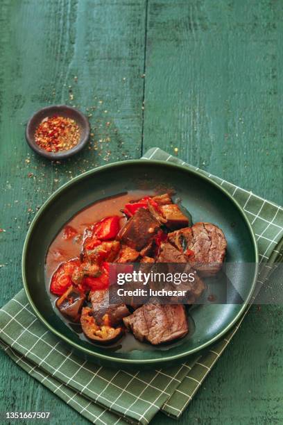 grilled steak with vegetable salsa - kalfsvlees stockfoto's en -beelden