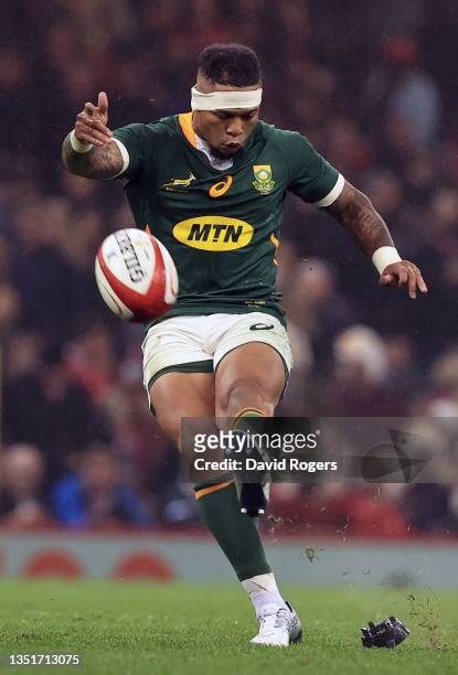 Elton Jantjies of South Africa kicks the final penalty during the Autumn Nations Series match between Wales and South Africa at Principality Stadium...