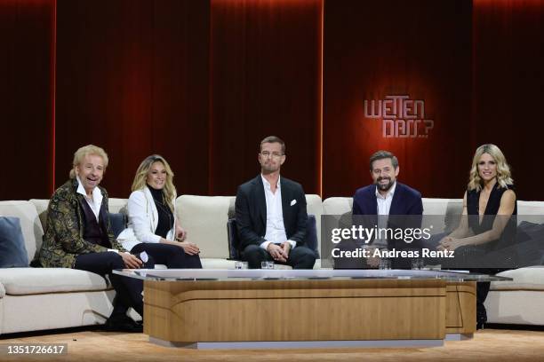 Host Thomas Gottschalk talks with Helene Fischer, Joko Winterscheidt, Klaas Heufer-Umlauf und Host Michelle Hunziker during the 40th anniversary of...