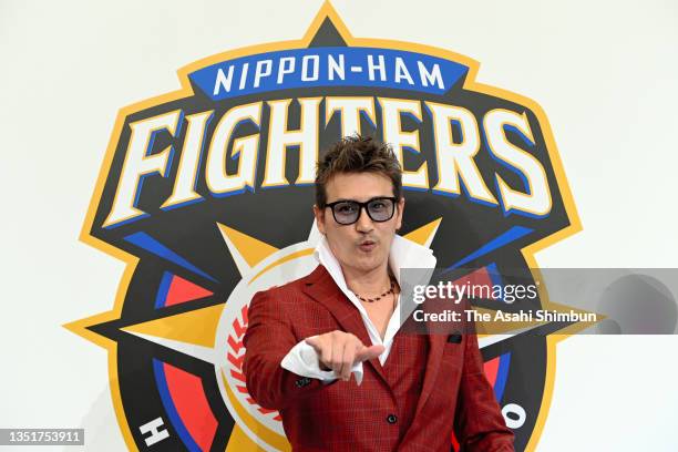 Hokkaido Nippon-Ham Fighters new head coach Tsuyoshi Shinjo poses during a press conference on November 4, 2021 in Sapporo, Japan.