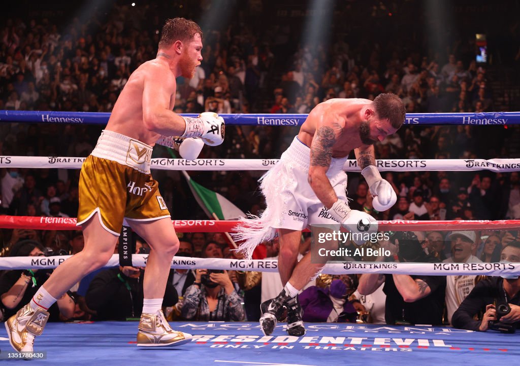 Canelo Alvarez v Caleb Plant