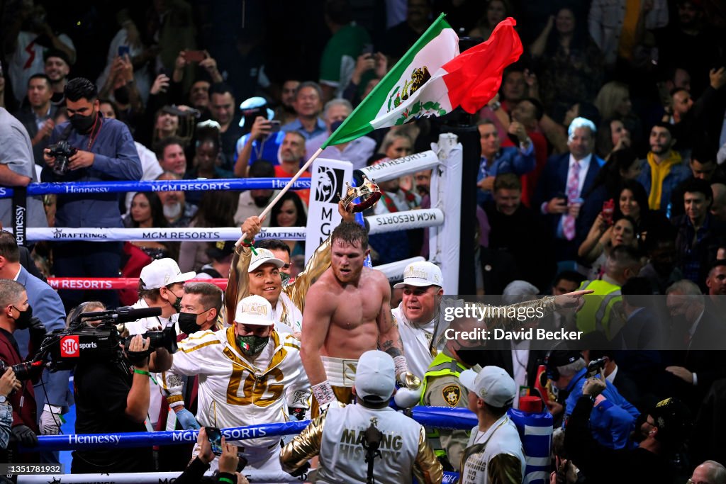Canelo Alvarez v Caleb Plant