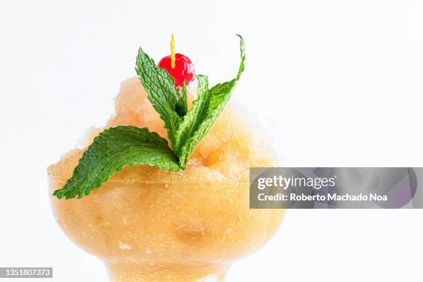 daiquiri cocktail - daiquiri stock pictures, royalty-free photos & images