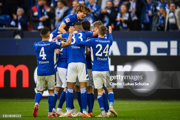 Players of Schalke celebrate their team's first goal scored by Luca Pfeiffer of Darmstadt during the Second Bundesliga match between FC Schalke 04...