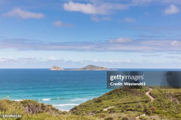 coastal landscape of indian ocean with small island in background - bass strait stock pictures, royalty-free photos & images