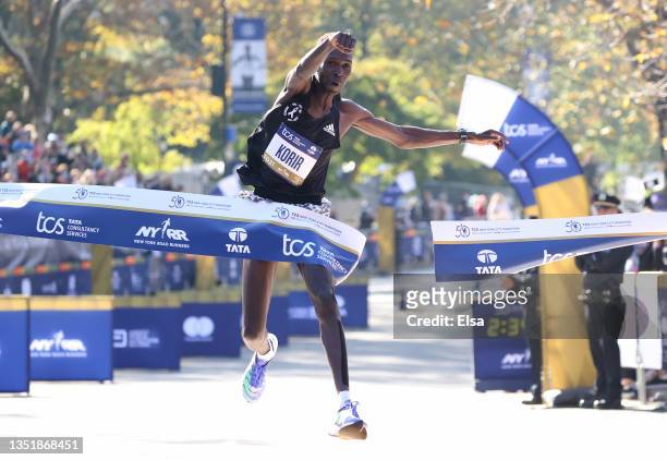 Albert Korir of Kenya celebrates after he won the Men's division of the 2021 TCS New York City Marathon in Central Park on November 07, 2021 in New...