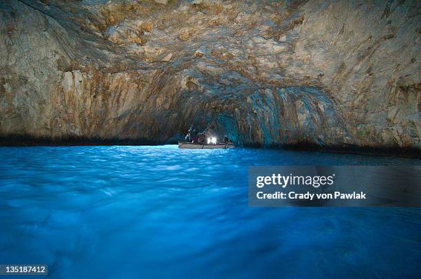 blue grotto - grotte stock-fotos und bilder