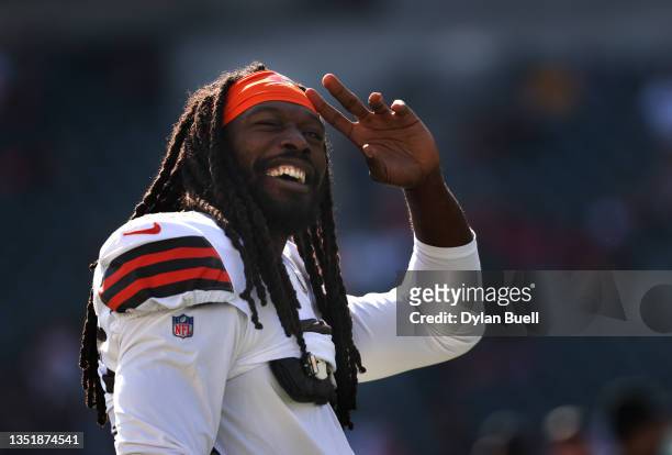 Jadeveon Clowney of the Cleveland Browns waves to fans before the game against the Cincinnati Bengals at Paul Brown Stadium on November 07, 2021 in...