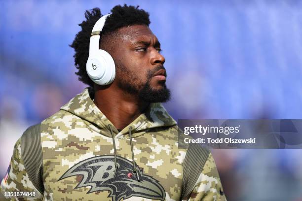 Patrick Queen of the Baltimore Ravens takes the field for warm-up before the game against the Minnesota Vikings at M&T Bank Stadium on November 07,...
