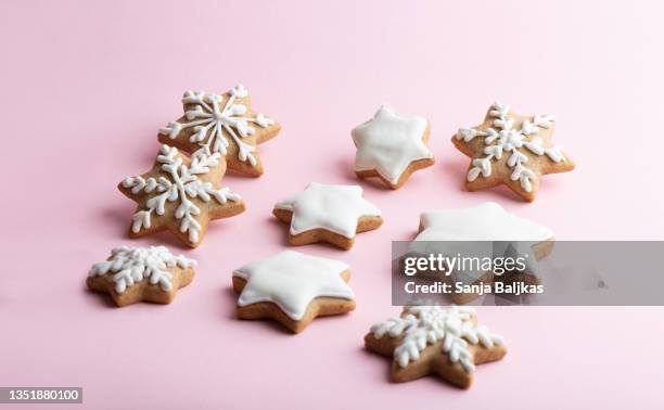 gingerbread christmas cookies - zagreb food stock pictures, royalty-free photos & images