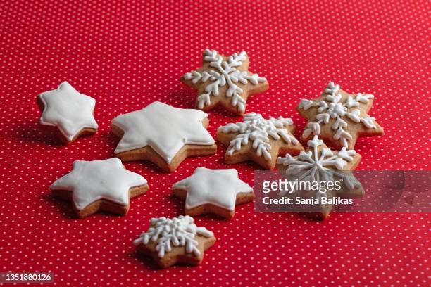 gingerbread christmas cookies - lebkuchengebäck stock-fotos und bilder