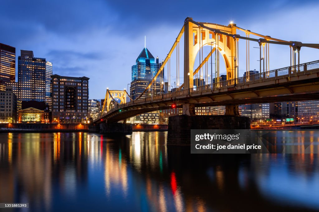 Roberto Clemente Bridge, Allegheny River, Downtown, Pittsburgh, Pennsylvania, America
