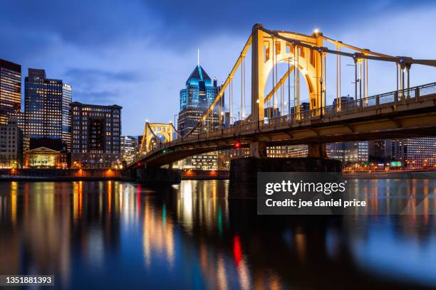 roberto clemente bridge, allegheny river, downtown, pittsburgh, pennsylvania, america - pittsburgh city stock pictures, royalty-free photos & images