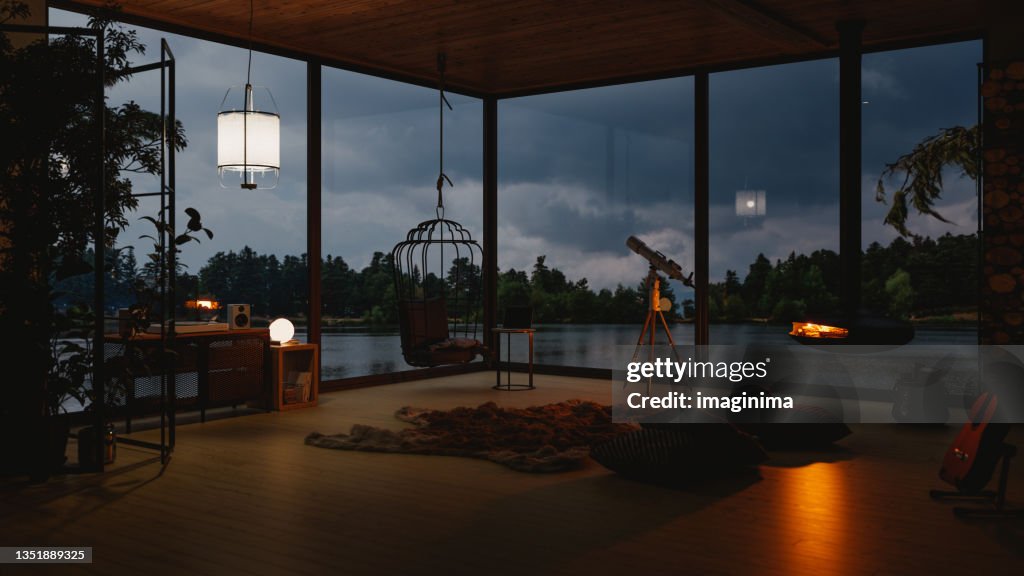 Gemütliches Seehaus Wohnzimmer mit Seeblick am Abend