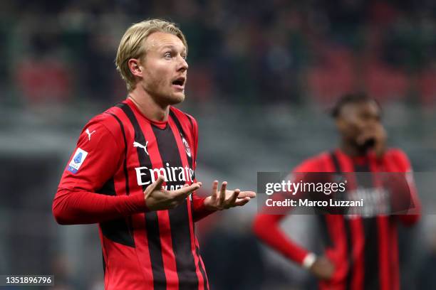 Simon Kjaer of AC Milan reacts during the Serie A match between AC Milan and FC Internazionale at Stadio Giuseppe Meazza on November 07, 2021 in...