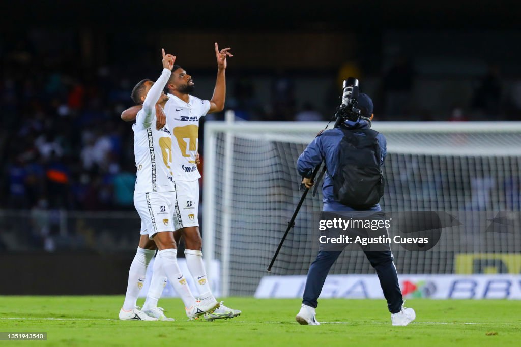 Pumas UNAM v Cruz Azul - Torneo Apertura 2021 Liga MX