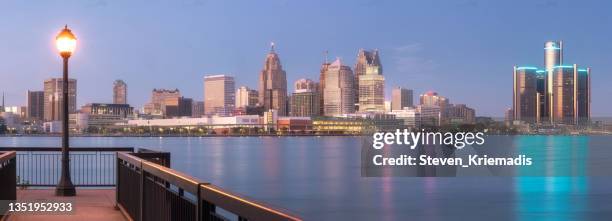 detroit, michigan - skyline at dusk - detroit skyline stock pictures, royalty-free photos & images