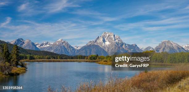 berge und snake river grand teton nationalpark wyoming - teton gebirge stock-fotos und bilder
