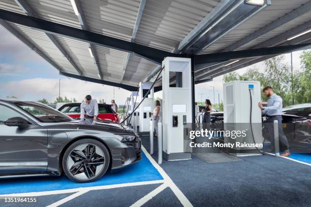 uk, york, people charging their electric cars at charging station - ev fotografías e imágenes de stock