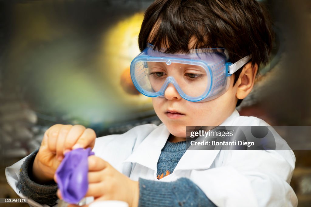 Boy Body Experiments Uk Boy Making Science Experiments At Home High-Res Stock Photo - Getty ...