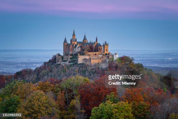 castle hohenzollern sunrise in autumn hohenzollern castle germany - burg hohenzollern stockfoto's en -beelden