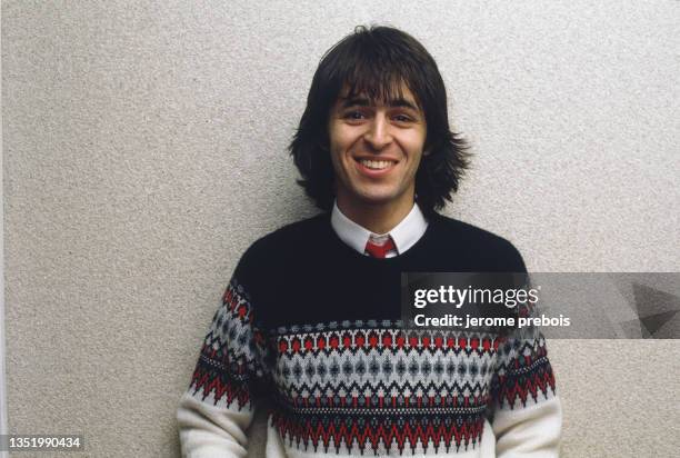 Portrait de l’auteur-compositeur-interprète français Jean-Jacques Goldman.