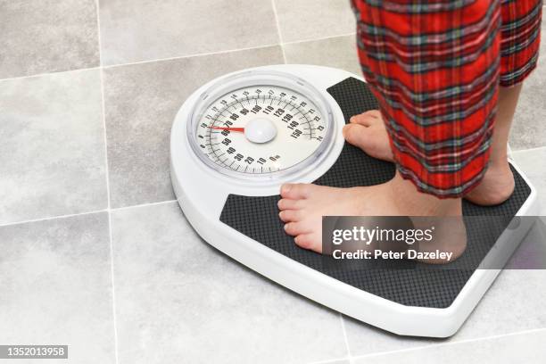 boy with ocd - obesitas stockfoto's en -beelden