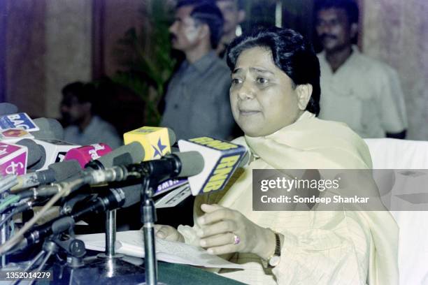 Uttar Pradesh Chief Minister abd Bahujan Samaj leader Mayawati addressing a press conference in New Delhi on May 25, 2002.