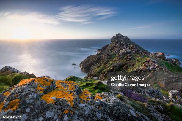 beautiful photograph of the sea from the mountainous coast - glasgow schottland stock-fotos und bilder