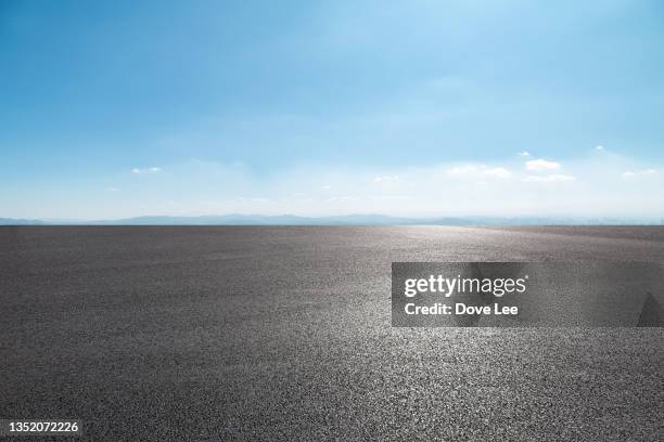 empty road - kunming stock-fotos und bilder