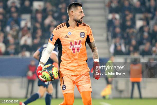Goalkeeper of Bordeaux Benoit Costil during the Ligue 1 Uber Eats match between Girondins de Bordeaux and Paris Saint-Germain at Stade Matmut...