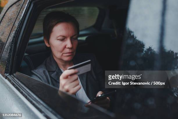businessman in the car,serbia - carte bancaire voiture photos et images de collection