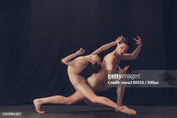 couple dancing on stage - turner contemporary stock-fotos und bilder