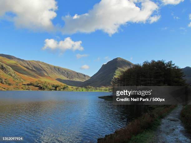 scenic view of lake by mountains against sky,buttermere,cockermouth,united kingdom,uk - cockermouth stock pictures, royalty-free photos & images