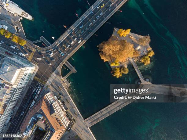 top down view of the rousseau island in the middle of the rhone river in geneva - geneva switzerland stock pictures, royalty-free photos & images