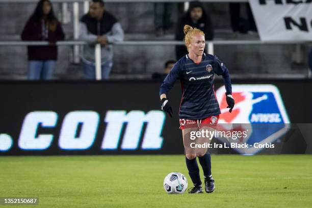 Tori Huster of Washington Spirit takes the ball down the pitch in overtime of the NWSL Quarterfinals match against North Carolina Courage at Audi...