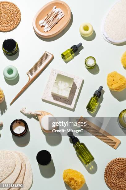 eco friendly bathroom items for body and skin care - artículos de aseo fotografías e imágenes de stock